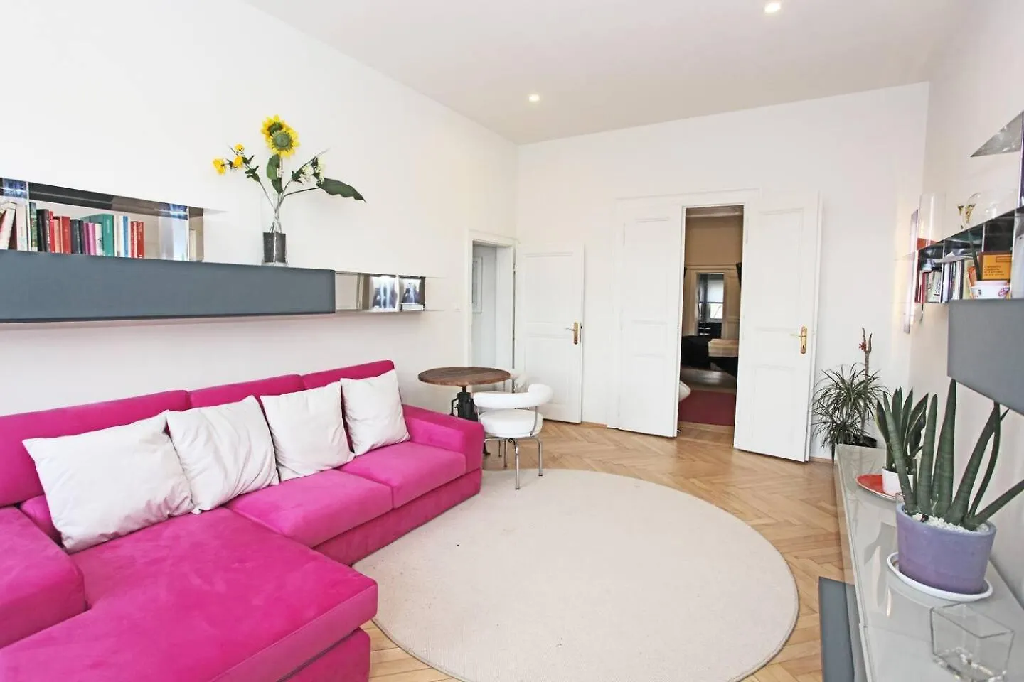 Stylish River-View Apartment Prague