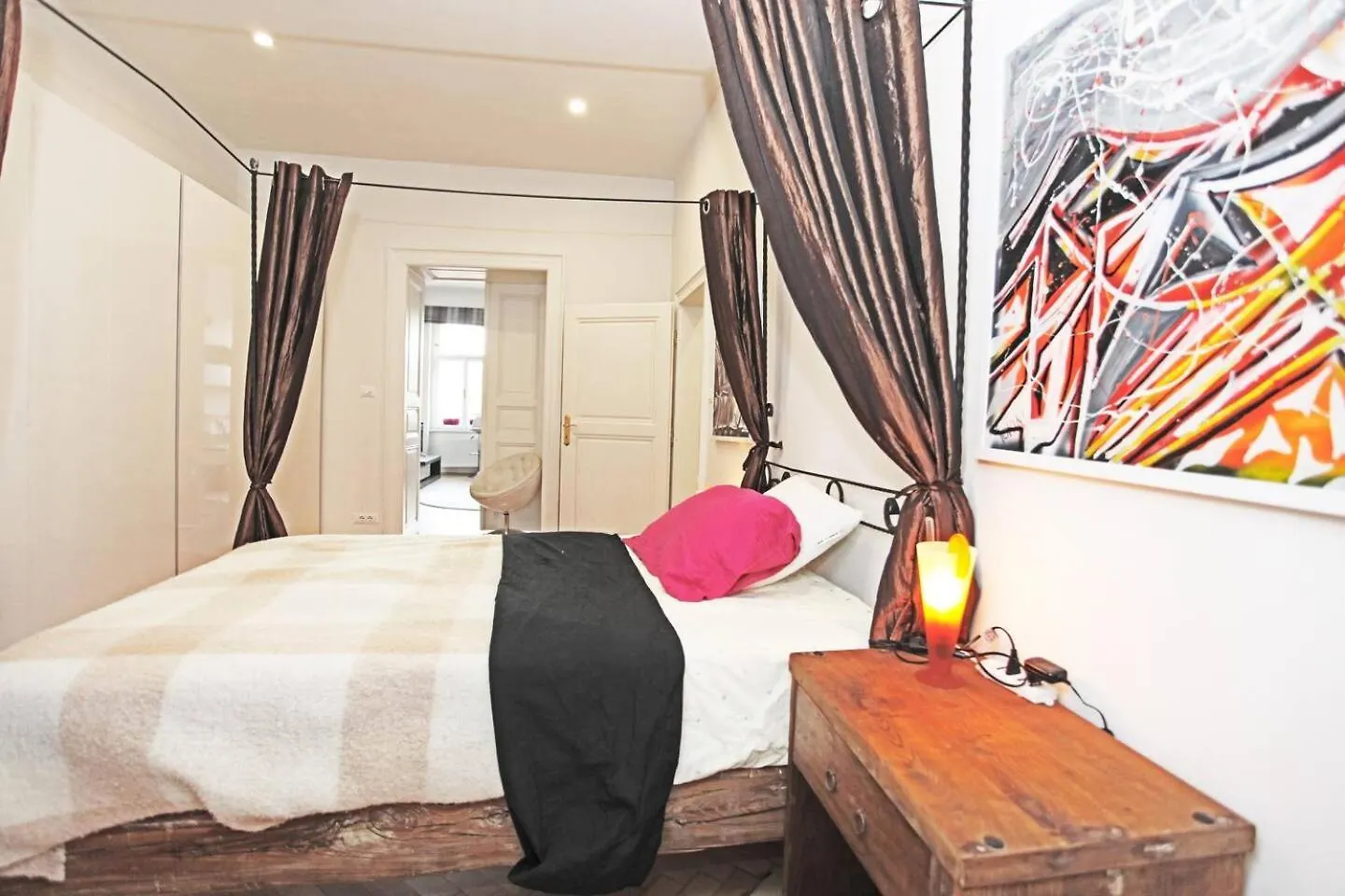Stylish River-View Apartment Prague