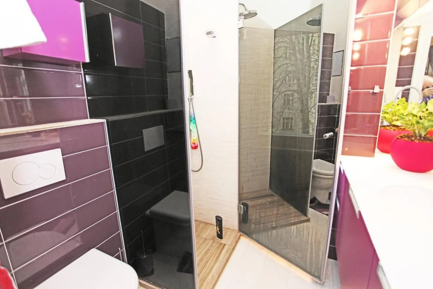 Stylish River-View Apartment Prague
