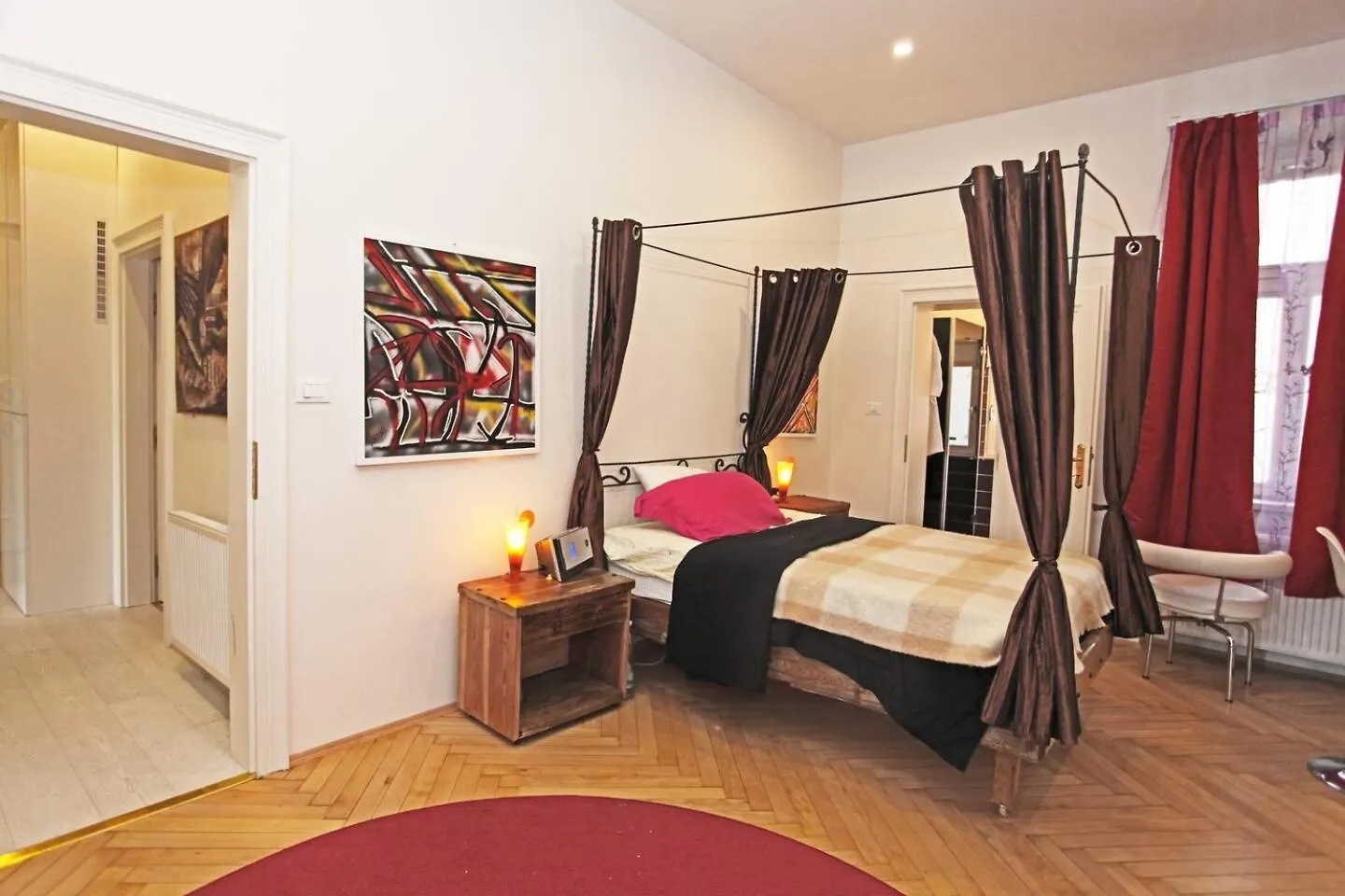 Stylish River-View Apartment Prague
