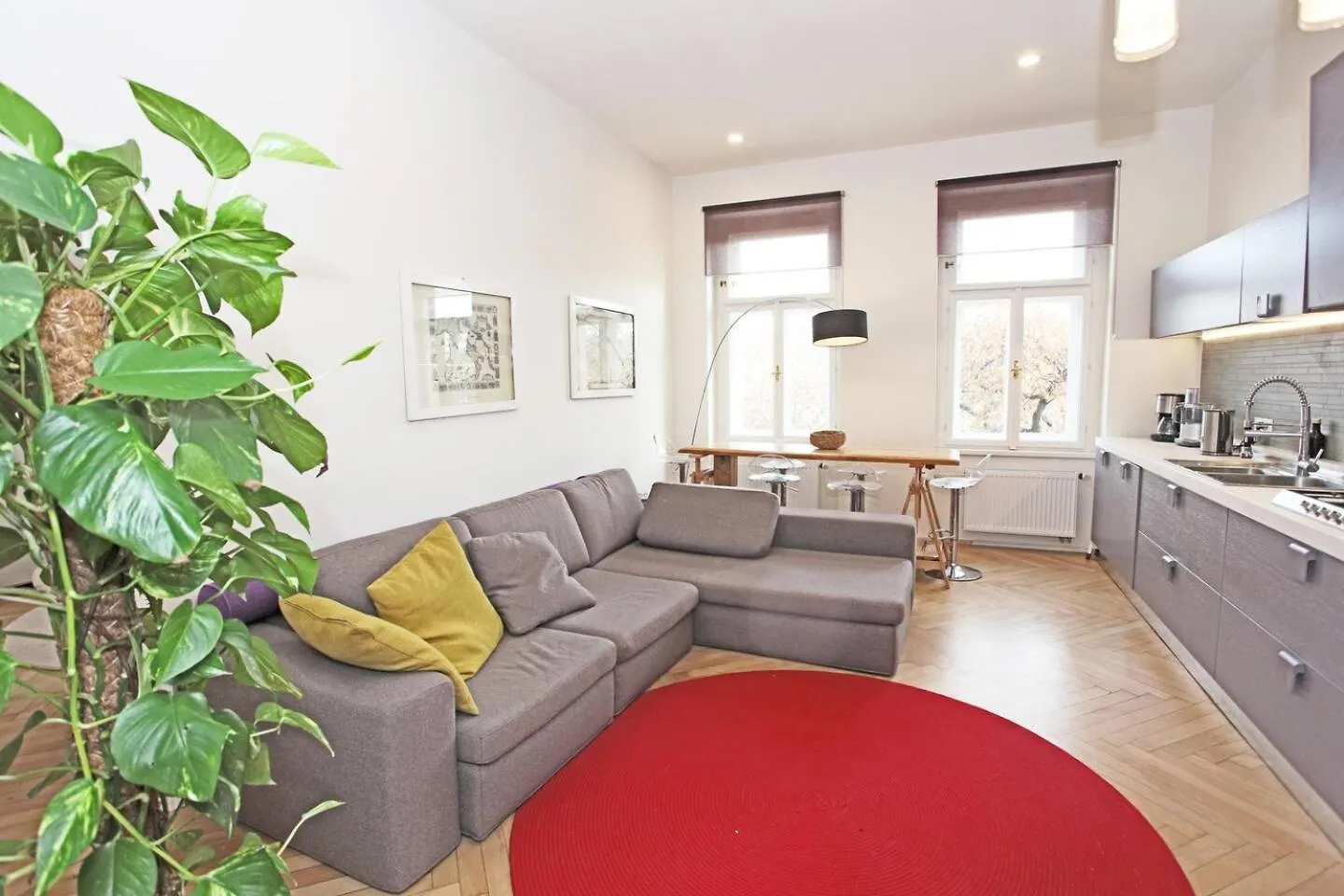 Stylish River-View Apartment Prague