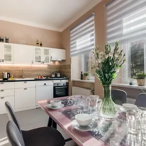 With Sunny Garden By Michal&friends Apartman