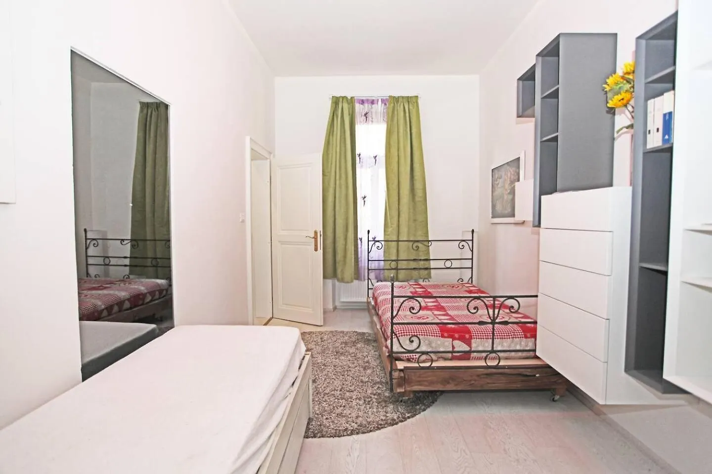 Stylish River-View Apartment Prague